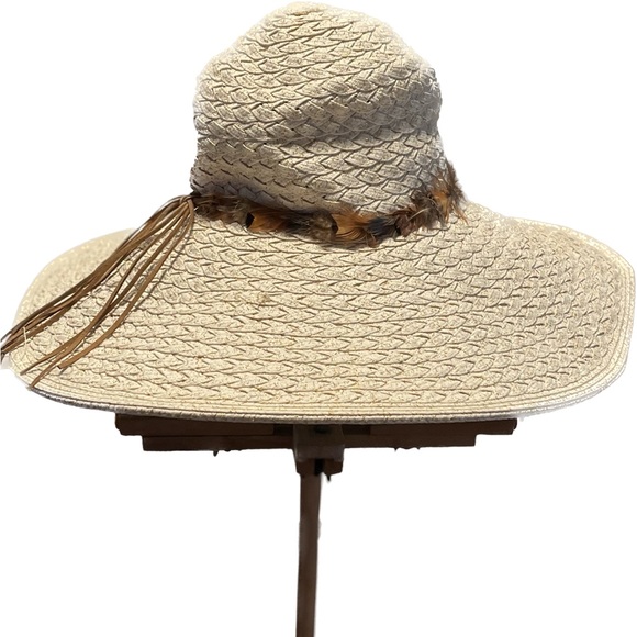 White white gold straw floppy hat with brown feathers and tassel - Picture 2 of 3
